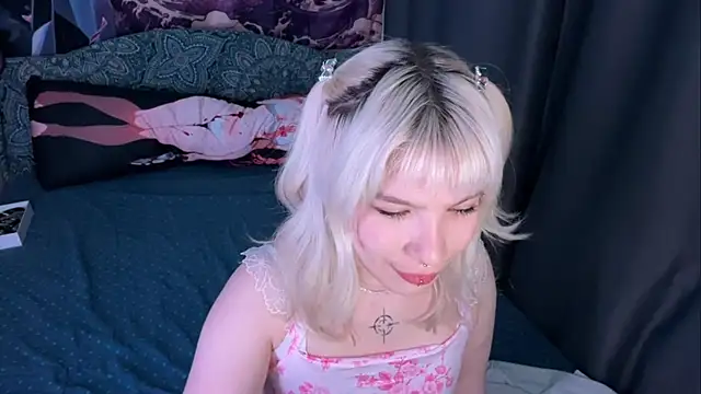 Snapshot of LolaDollyMur chatting on December 15, 2025, 7:09 pm LolaDollyMur online show from December 15, 2025, 7:09 pm