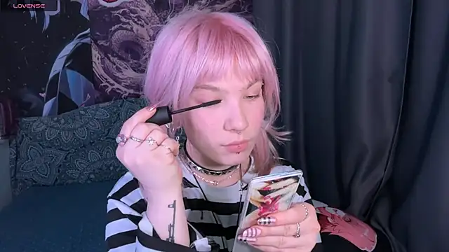 Snapshot of LolaDollyMur chatting on December 18, 2025, 7:07 pm LolaDollyMur online show from December 18, 2025, 7:07 pm