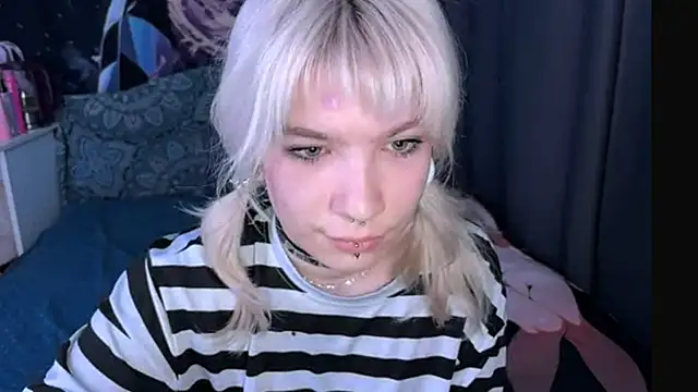 Snapshot of LolaDollyMur chatting on December 14, 2025, 7:52 pm LolaDollyMur online show from December 14, 2025, 7:52 pm