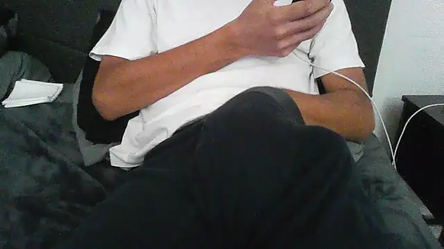 latinman7944 online show from April 22, 2026, 5:36 am