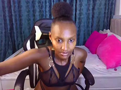 Snapshot of emma-112 chatting on December 20, 2025, 6:11 pm emma-112 online show from December 20, 2025, 6:11 pm