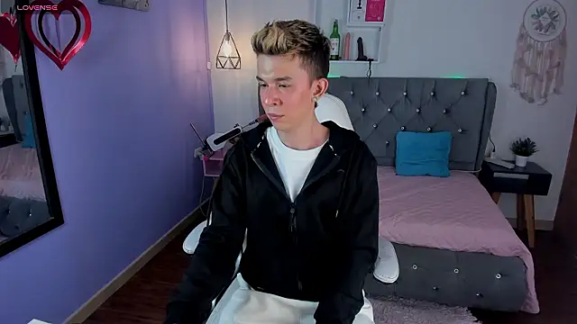 Snapshot of Juaan_Diick chatting on March 2, 2026, 4:36 pm Juaan Diick online show from March 2, 2026, 4:36 pm