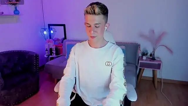 Snapshot of Juaan_Diick chatting on February 12, 2026, 7:46 pm Juaan Diick online show from February 12, 2026, 7:46 pm