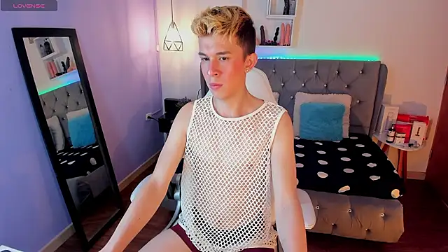 Snapshot of Juaan_Diick chatting on February 2, 2026, 4:28 pm Juaan Diick online show from February 2, 2026, 4:28 pm