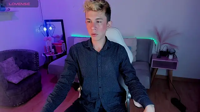 Snapshot of Juaan_Diick chatting on February 4, 2026, 8:26 pm Juaan Diick online show from February 4, 2026, 8:26 pm