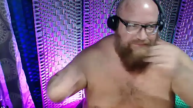 Snapshot of BigBearforCuddles chatting on January 7, 2026, 2:27 am BigBearforCuddles online show from January 7, 2026, 2:27 am