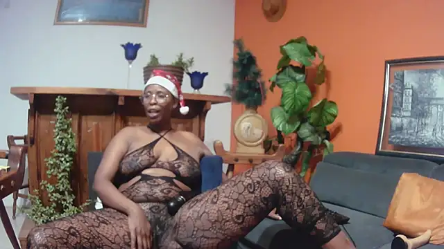 Snapshot of SexyCurves9 chatting on December 18, 2025, 10:13 pm SexyCurves9 online show from December 18, 2025, 10:13 pm