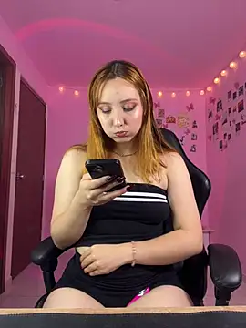 Snapshot of Davne_ chatting on April 18, 2026, 9:59 pm Davne online show from April 18, 2026, 9:59 pm
