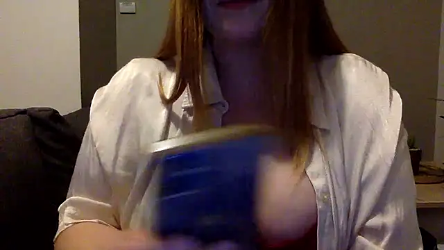 Snapshot of Blue-Coxy chatting on January 14, 2026, 9:18 pm Blue-Coxy online show from January 14, 2026, 9:18 pm