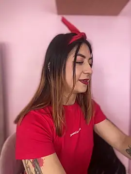 MaddieHunter online show from January 5, 2026, 5:27 pm