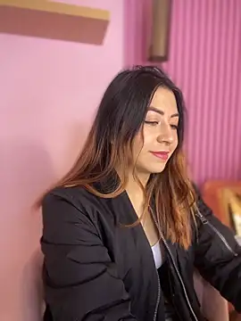 MaddieHunter online show from December 22, 2025, 1:11 pm