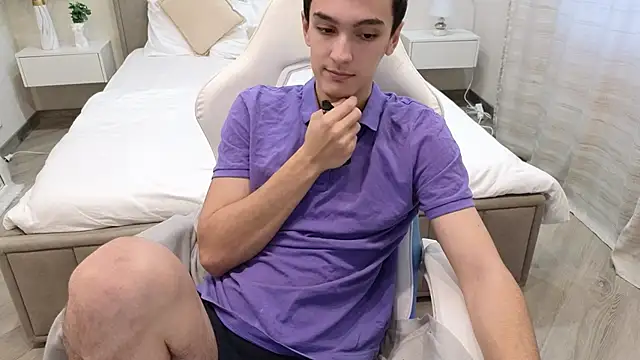 Snapshot of MoonlinSkinn chatting on December 3, 2025, 8:03 am MoonlinSkinn online show from December 3, 2025, 8:03 am