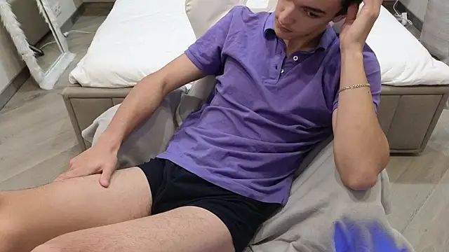 Snapshot of MoonlinSkinn chatting on December 5, 2025, 1:05 am MoonlinSkinn online show from December 5, 2025, 1:05 am