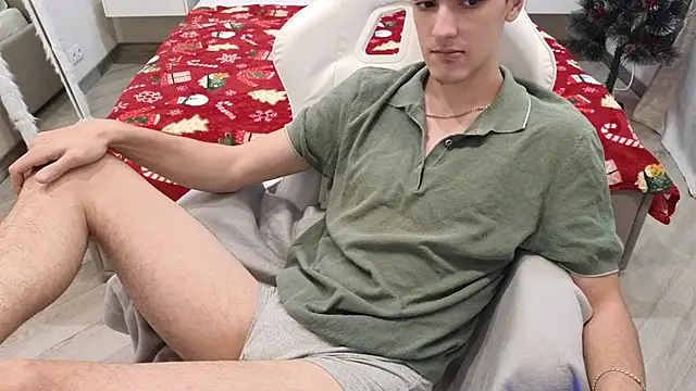 Snapshot of MoonlinSkinn chatting on December 16, 2025, 8:07 am MoonlinSkinn online show from December 16, 2025, 8:07 am