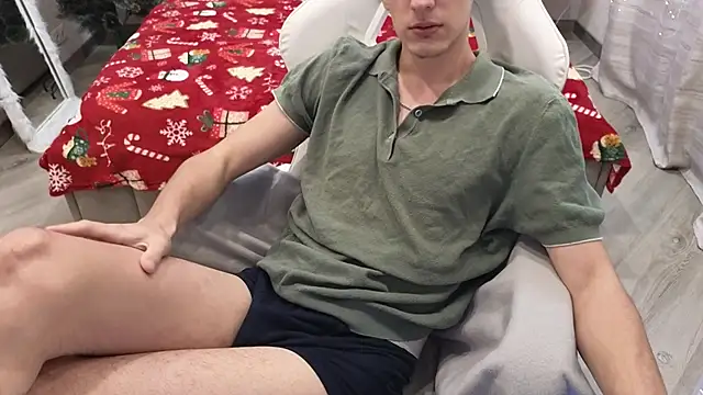 Snapshot of MoonlinSkinn chatting on December 21, 2025, 8:05 am MoonlinSkinn online show from December 21, 2025, 8:05 am