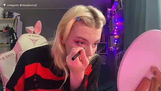 KittyLarva online show from January 8, 2026, 7:58 am