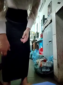 LianLaz online show from December 4, 2025, 10:14 am