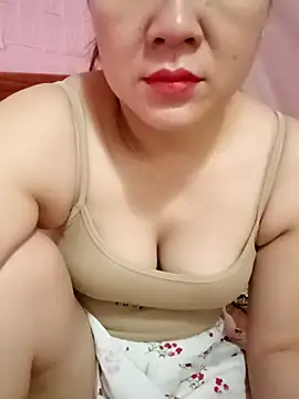 Snapshot of Lily-ross22 chatting on July 9, 2026, 2:23 am Lily-ross22 online show from July 9, 2026, 2:23 am