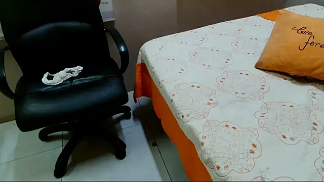 Snapshot of BlackBunnyxoxo chatting on December 18, 2025, 6:29 am BlackBunnyxoxo online show from December 18, 2025, 6:29 am