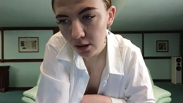 Snapshot of KiraRustle chatting on December 17, 2025, 2:16 am KiraRustle online show from December 17, 2025, 2:16 am