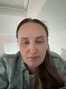 Snapshot of TomilaSi chatting on July 4, 2026, 6:01 pm TomilaSi online show from July 4, 2026, 6:01 pm