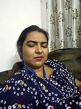 Snapshot of Tamil_Smiley_Queen chatting on November 25, 2025, 9:59 pm Tamil Smiley Queen online show from November 25, 2025, 9:59 pm