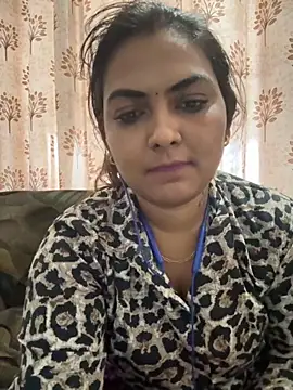 Snapshot of Tamil_Smiley_Queen chatting on November 27, 2025, 8:48 am Tamil Smiley Queen online show from November 27, 2025, 8:48 am