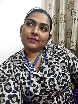 Snapshot of Tamil_Smiley_Queen chatting on November 26, 2025, 5:57 pm Tamil Smiley Queen online show from November 26, 2025, 5:57 pm