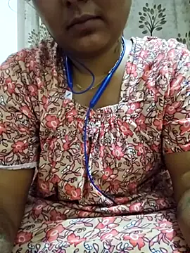 Snapshot of Tamil_Smiley_Queen chatting on November 24, 2025, 1:55 pm Tamil Smiley Queen online show from November 24, 2025, 1:55 pm