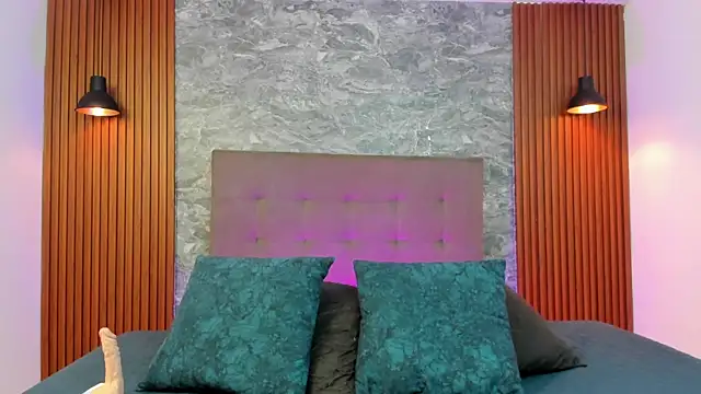 ariawhite1 online show from November 25, 2025, 11:32 am