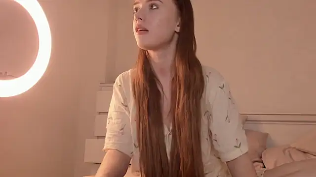 AmyForYouu online show from December 1, 2025, 9:04 pm