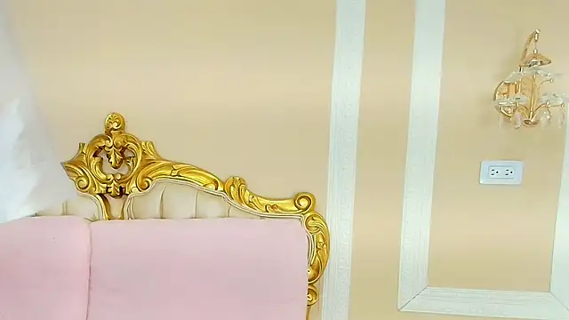 Snapshot of HallieStone chatting on January 13, 2026, 1:04 pm HallieStone online show from January 13, 2026, 1:04 pm