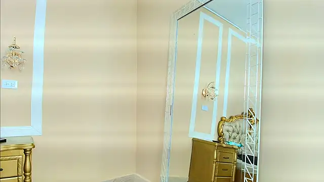 Snapshot of HallieStone chatting on December 15, 2025, 3:07 pm HallieStone online show from December 15, 2025, 3:07 pm