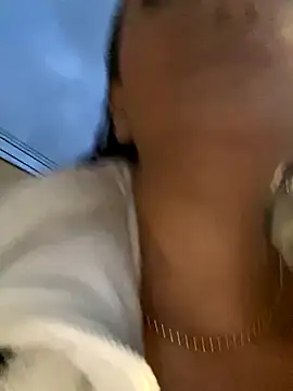 MelissaGill  online show from December 4, 2025, 10:36 am