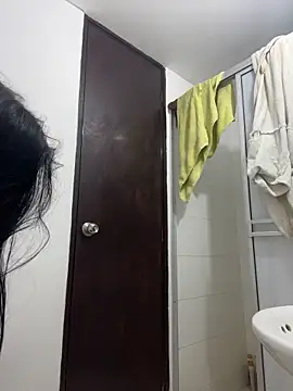 Miia moonn online show from December 17, 2025, 11:26 am