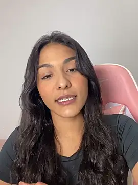 Snapshot of Laurapocahontas chatting on November 27, 2025, 6:52 pm Laurapocahontas online show from November 27, 2025, 6:52 pm