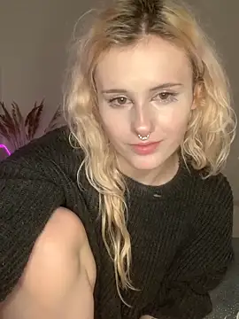 Snapshot of MilaElin chatting on December 4, 2025, 10:31 pm MilaElin online show from December 4, 2025, 10:31 pm