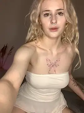 Snapshot of MilaElin chatting on December 3, 2025, 10:09 pm MilaElin online show from December 3, 2025, 10:09 pm