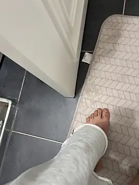 Snapshot of Bigefe chatting on December 19, 2025, 10:45 pm Bigefe online show from December 19, 2025, 10:45 pm