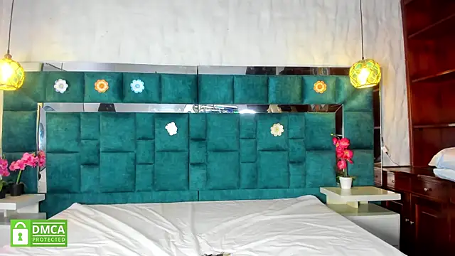  bonnyandclyde online show from January 13, 2026, 12:31 pm