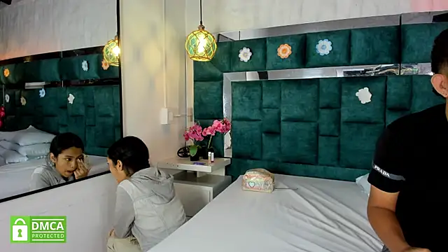  bonnyandclyde online show from January 9, 2026, 12:01 pm