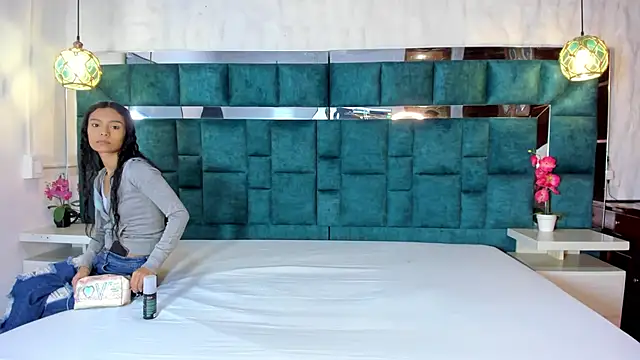  bonnyandclyde online show from January 18, 2026, 12:30 pm