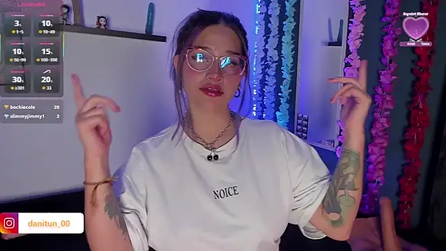 Snapshot of Destiny__14 chatting on February 6, 2026, 1:23 am Destiny 14 online show from February 6, 2026, 1:23 am