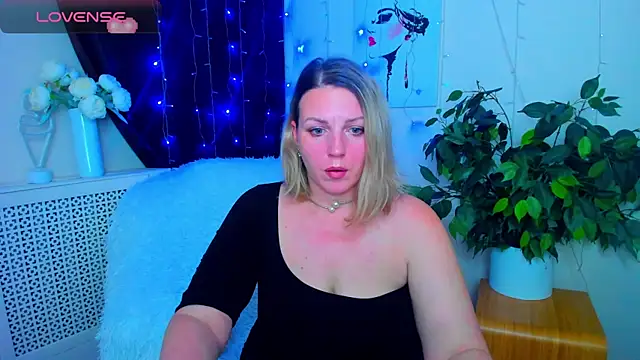 Snapshot of Alison_star_ chatting on December 15, 2025, 1:44 am Alison star online show from December 15, 2025, 1:44 am