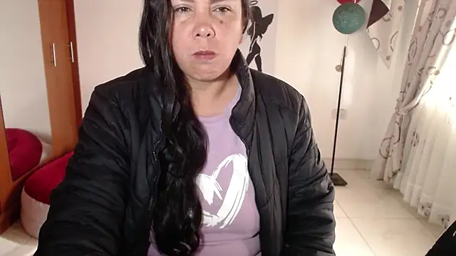 Snapshot of vivian-milf chatting on January 7, 2026, 12:43 pm vivian-milf online show from January 7, 2026, 12:43 pm