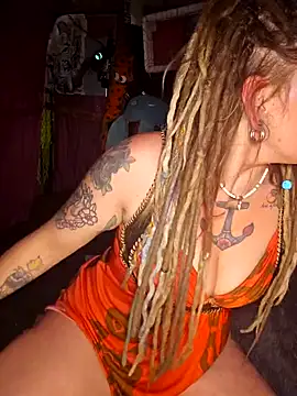 Snapshot of Horny_hippie chatting on December 6, 2024, 3:35 am Horny hippie online show from December 6, 2024, 3:35 am