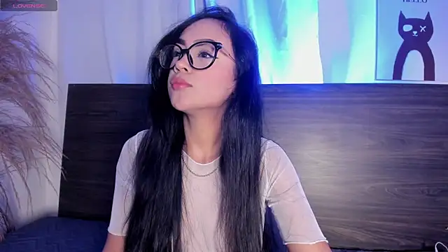 Klohewilliams  online show from February 9, 2026, 11:52 am