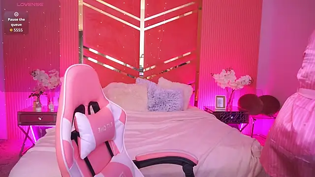 RoxieRay online show from April 13, 2026, 1:26 pm