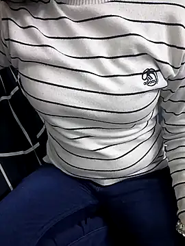 Snapshot of Juliekhan_98 chatting on January 9, 2026, 5:25 am Juliekhan 98 online show from January 9, 2026, 5:25 am