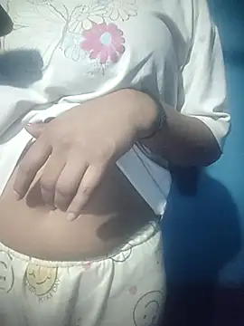 Snapshot of Juliekhan_98 chatting on December 3, 2025, 4:39 pm Juliekhan 98 online show from December 3, 2025, 4:39 pm